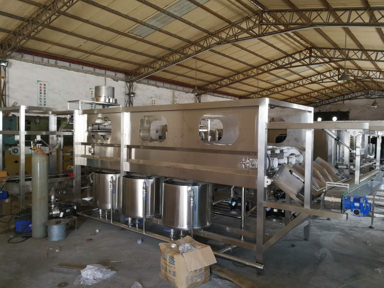 Bagaimana Memilih Proyek Kunci-dalam-Genggam (Turnkey) Pabrik Air? Panduan Perbandingan Kapasitas, Kualitas Air, Konfigu