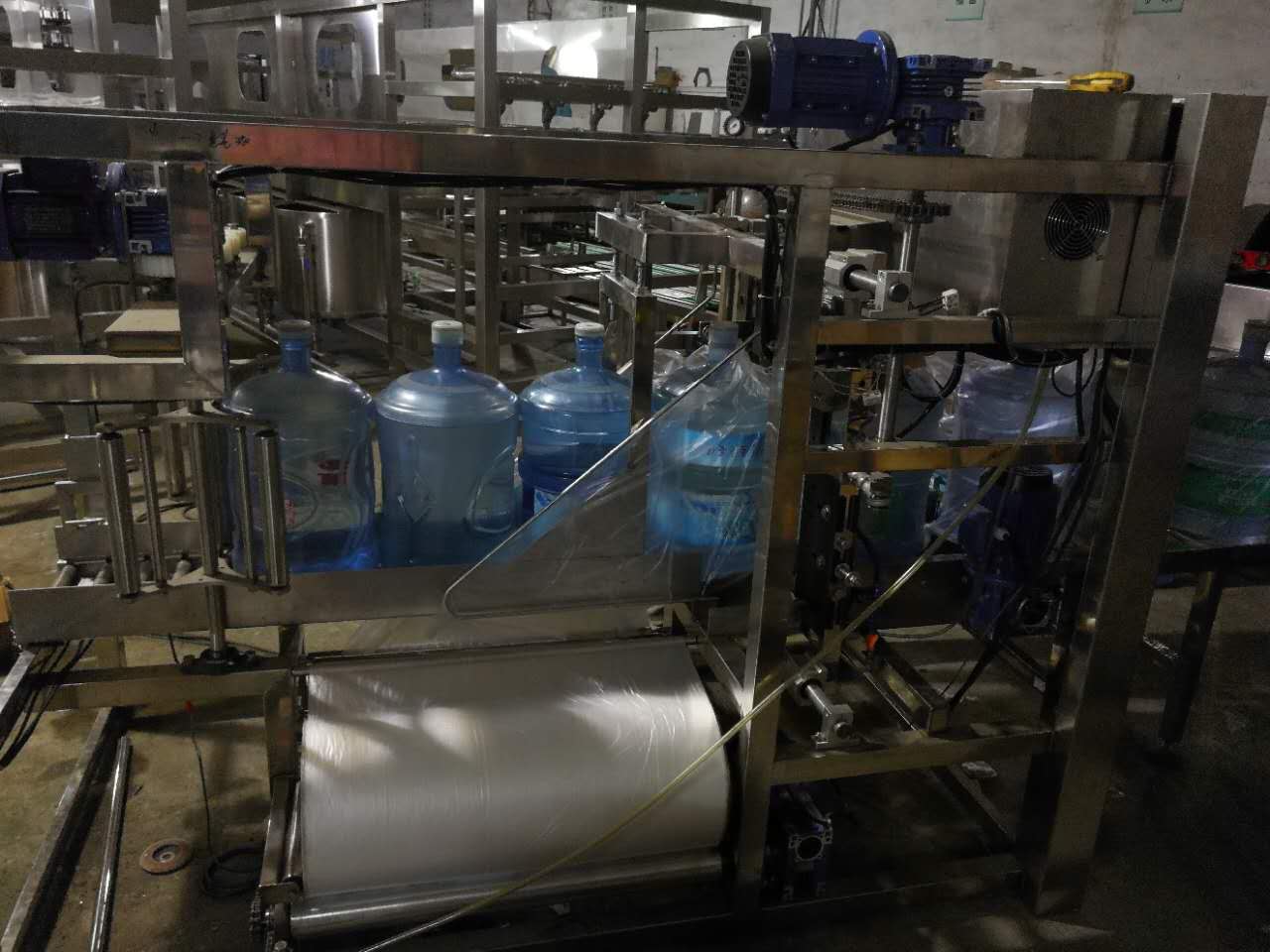 Lini Produksi Air Minum dalam Kemasan Botol Galon Otomatis Penuh