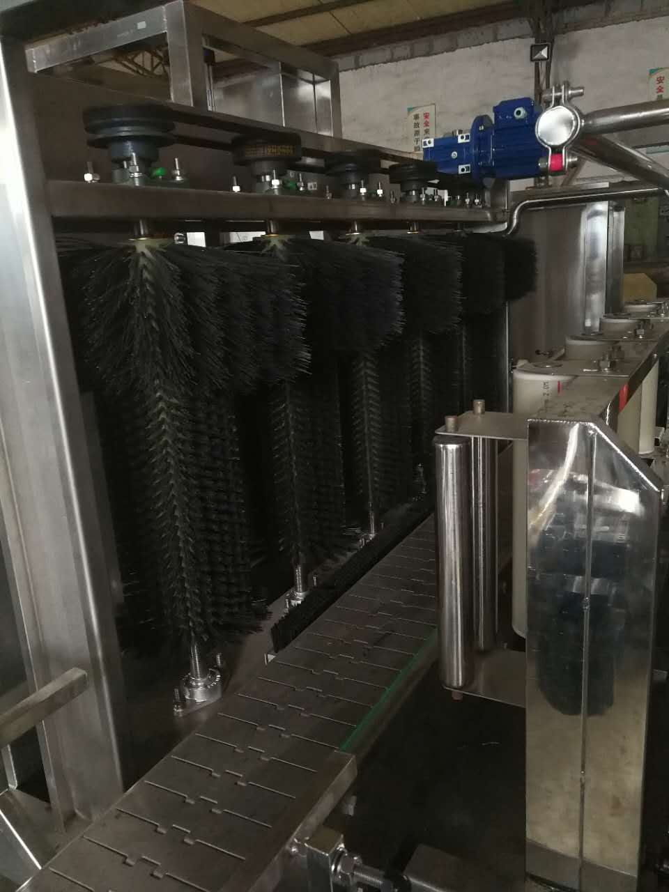 Cara Mengonversi Kecepatan Mesin Pembungkus Film dari Botol per Jam ke Bungkus per Menit: Logika Sinkronisasi Lini Produ
