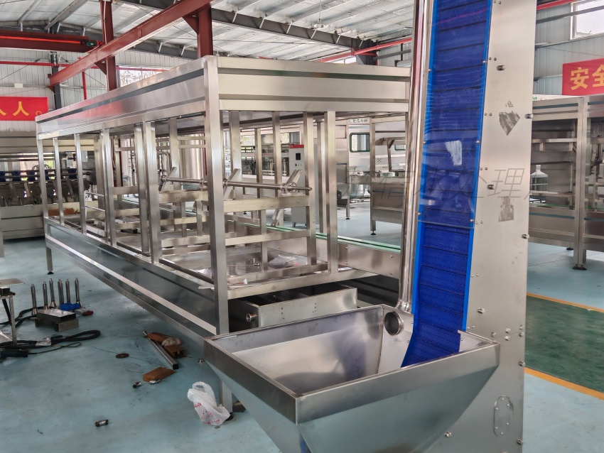 Studi Kasus Penggunaan Galon 9 Liter: Konfigurasi Lini Produksi dan Pertimbangan Teknis